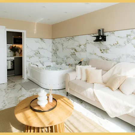 Daire B Unique Jacuzzi I Cinema Gaillard