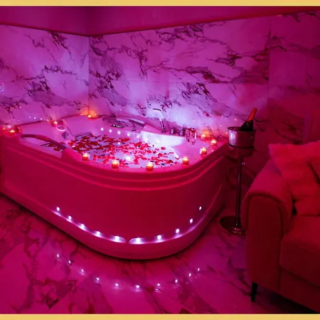 B Unique Jacuzzi I Cinema *