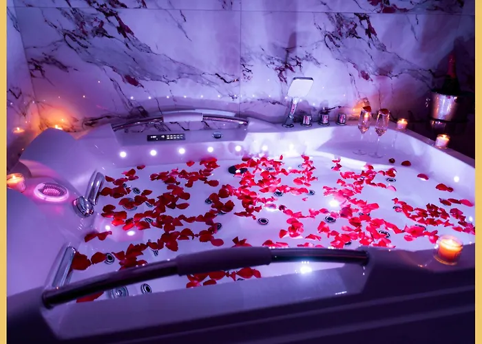 B Unique Jacuzzi I Cinema *